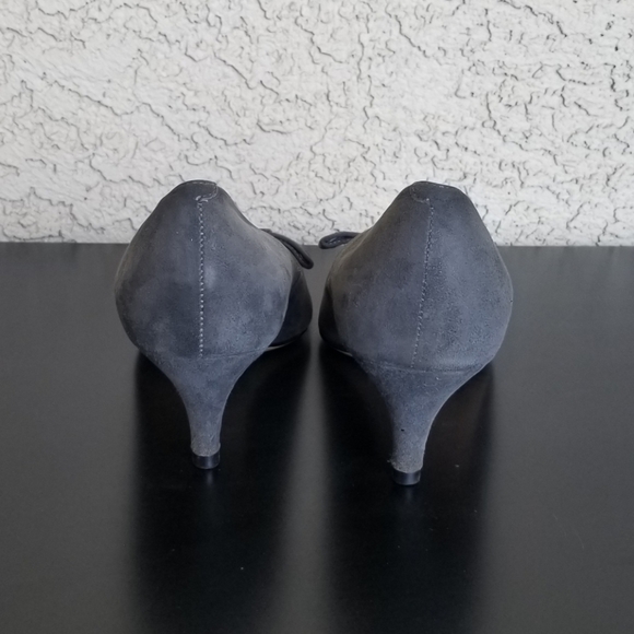 TALBOTS SUEDE DAHLIA BOW HEELS - Picture 7 of 7